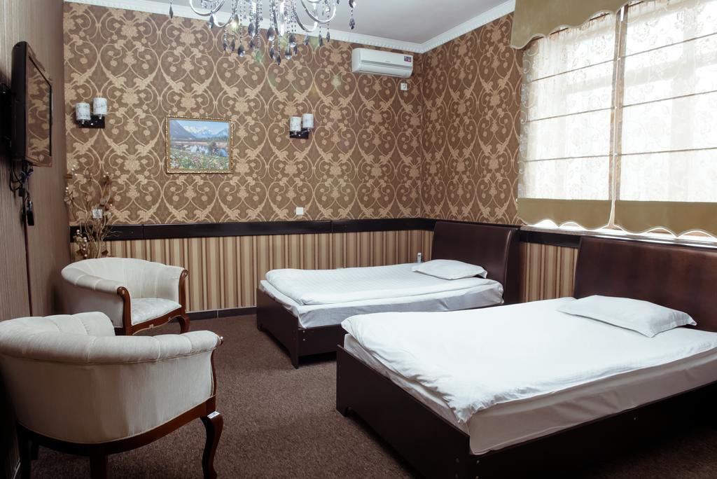 Albatros Hotel Biskek Kültér fotó